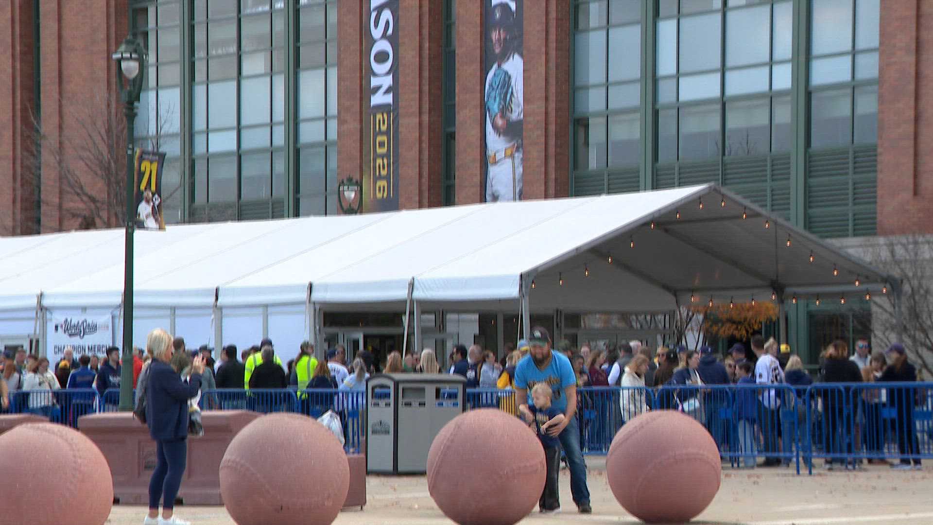 Brewers fans rush to buy World Series merchandise after historic win — Oconomowoc Business news
