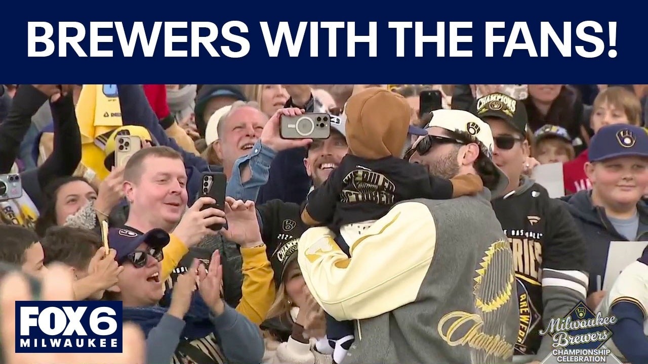 Brewers Championship Parade: Fans get up-close moments with team — Oconomowoc Sports news